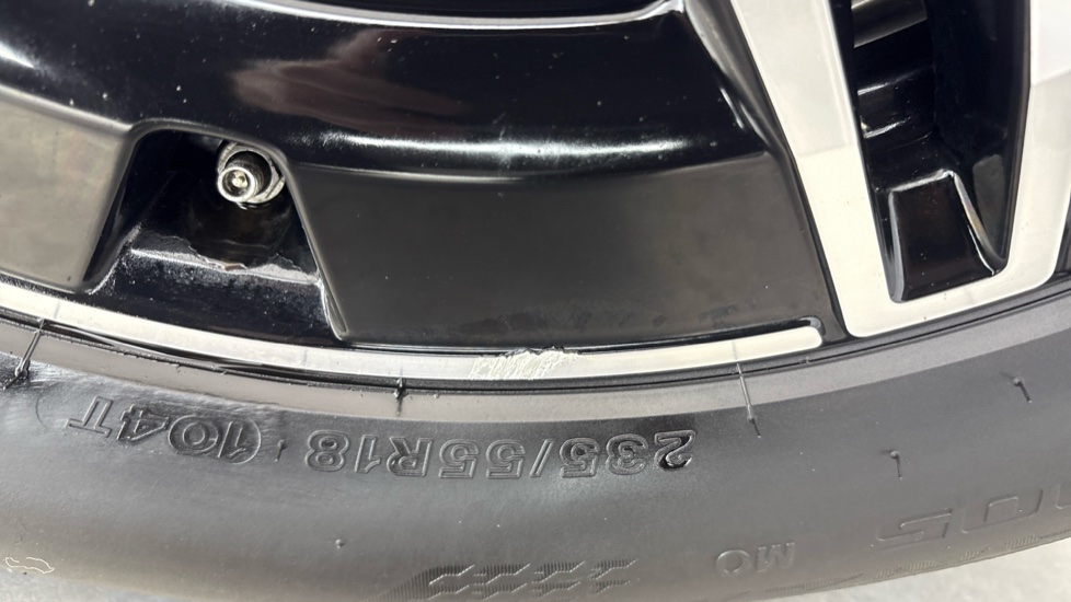 MERCEDES EQB scuff