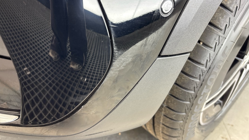 MERCEDES EQB scuff