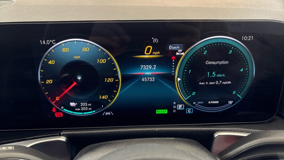 MERCEDES EQB Image 13