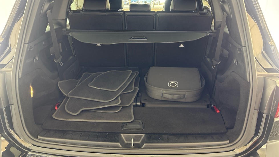 MERCEDES EQB Image 15