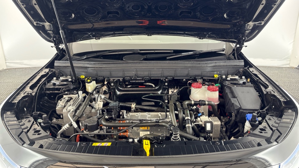 MERCEDES EQB Image 16
