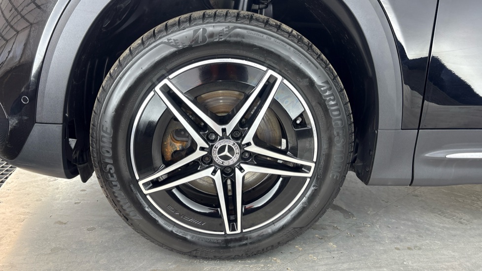 MERCEDES EQB Image 17