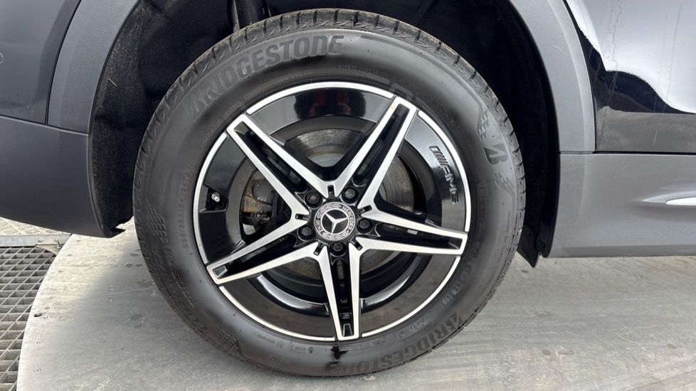 MERCEDES EQB Image 19