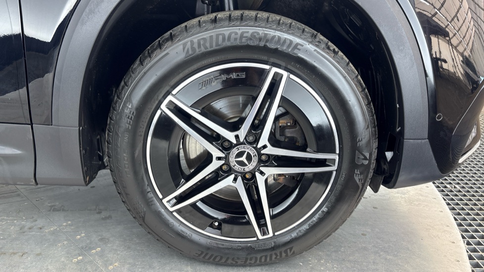 MERCEDES EQB Image 20