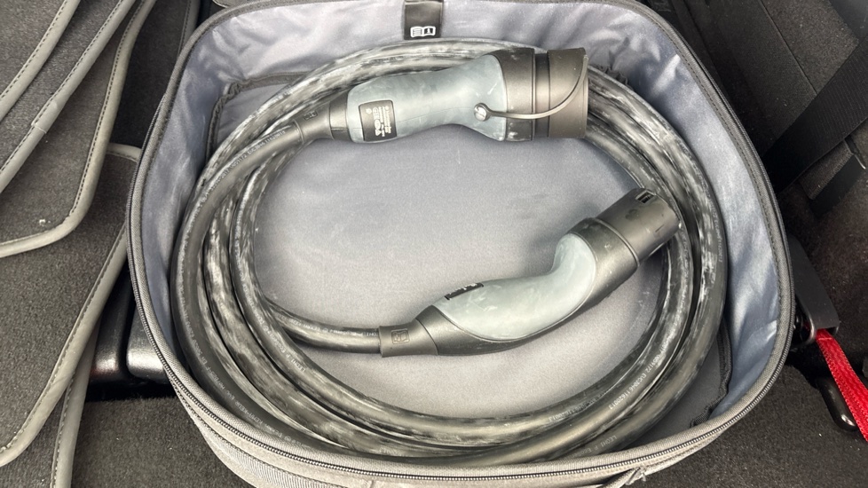 MERCEDES EQB Image 22