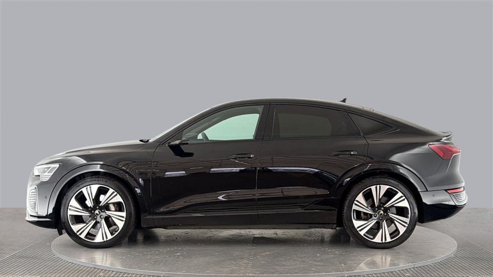 AUDI Q8 Image 2