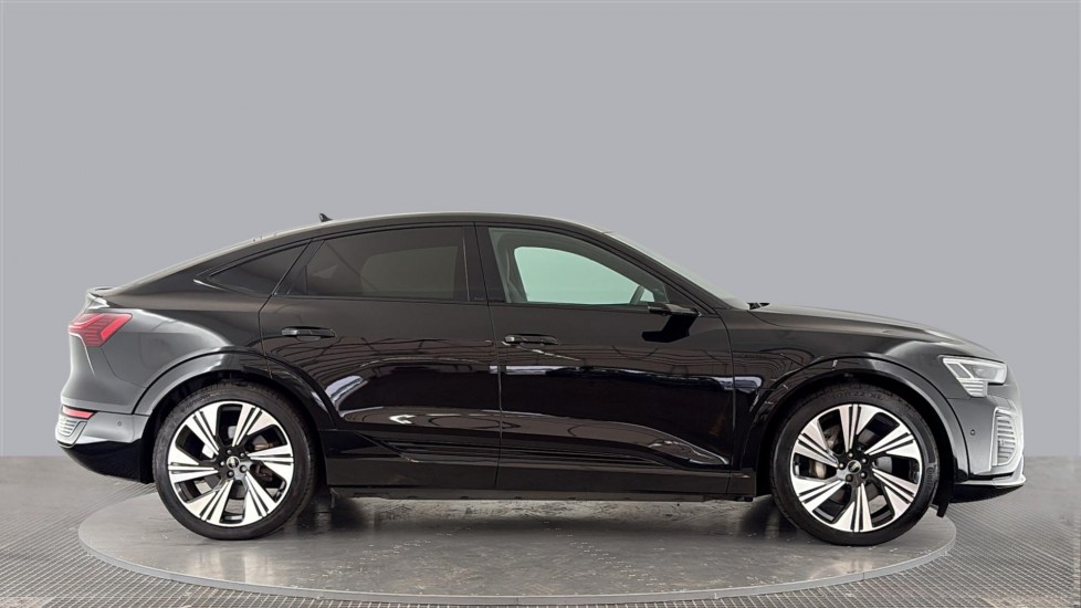 AUDI Q8 Image 6