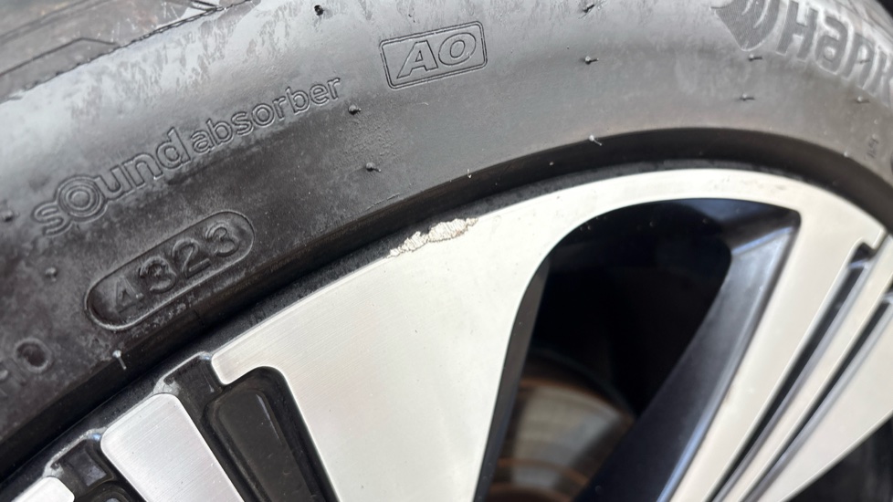 AUDI Q8 Scuff