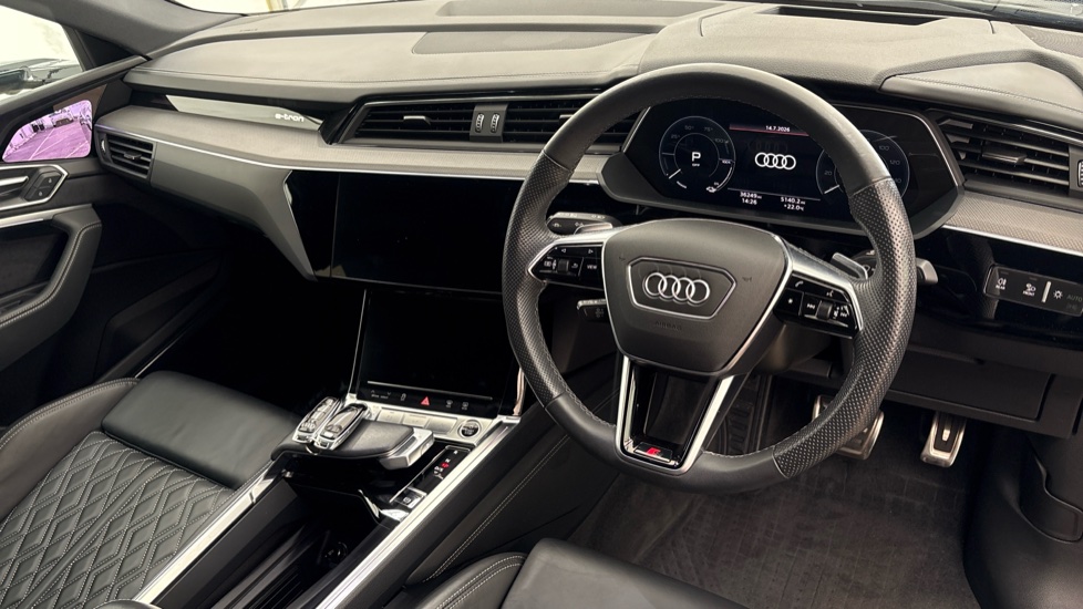 AUDI Q8 Image 9