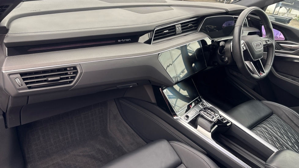AUDI Q8 Image 10