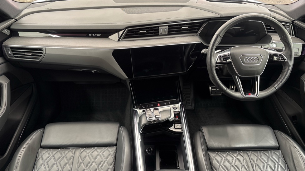 AUDI Q8 Image 11