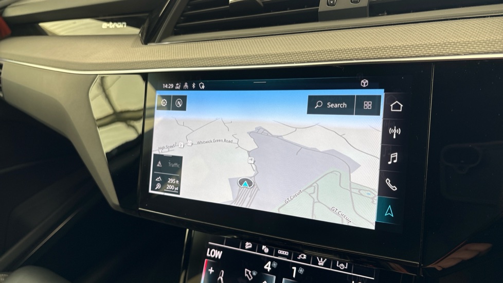 AUDI Q8 Image 12