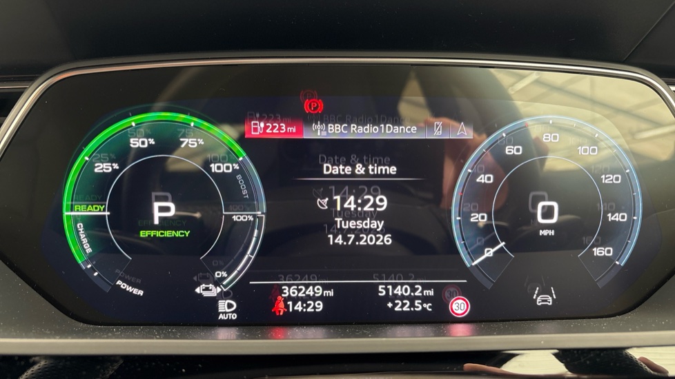 AUDI Q8 Image 13