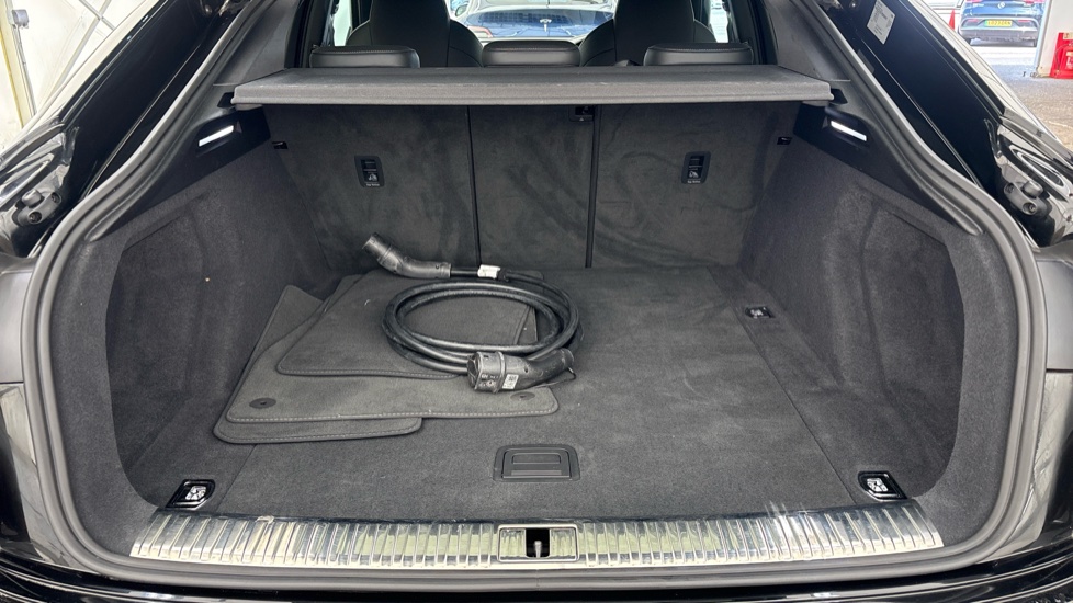 AUDI Q8 Image 15