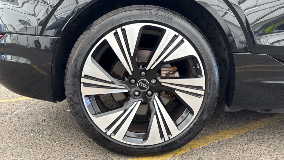 AUDI Q8 Image 19