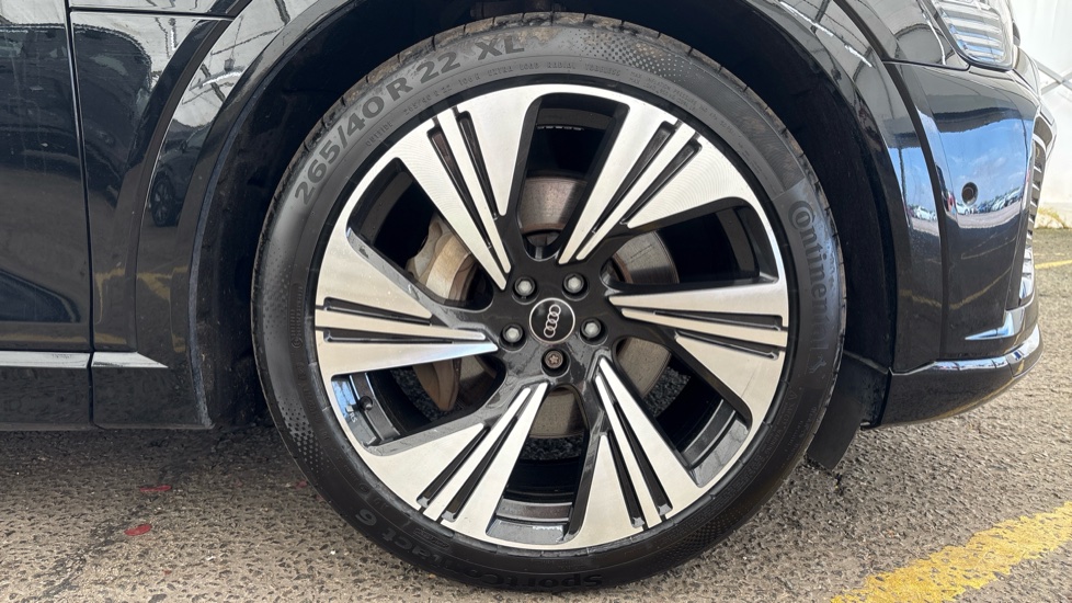 AUDI Q8 Image 20