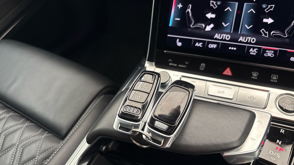 AUDI Q8 2 keys available