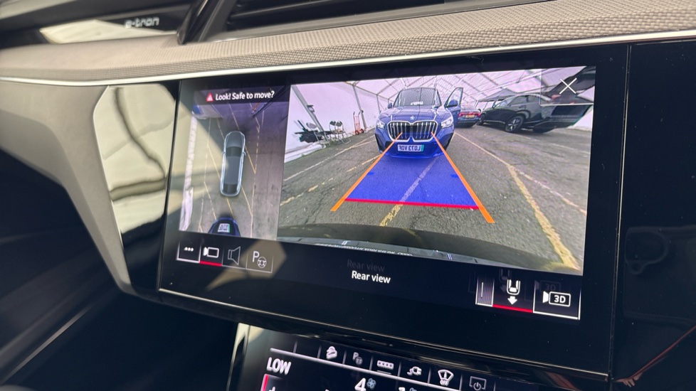 AUDI Q8 Reverse camera