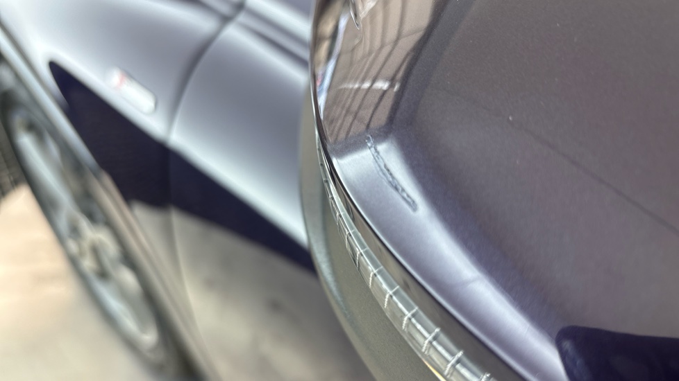 AUDI Q4 scratches