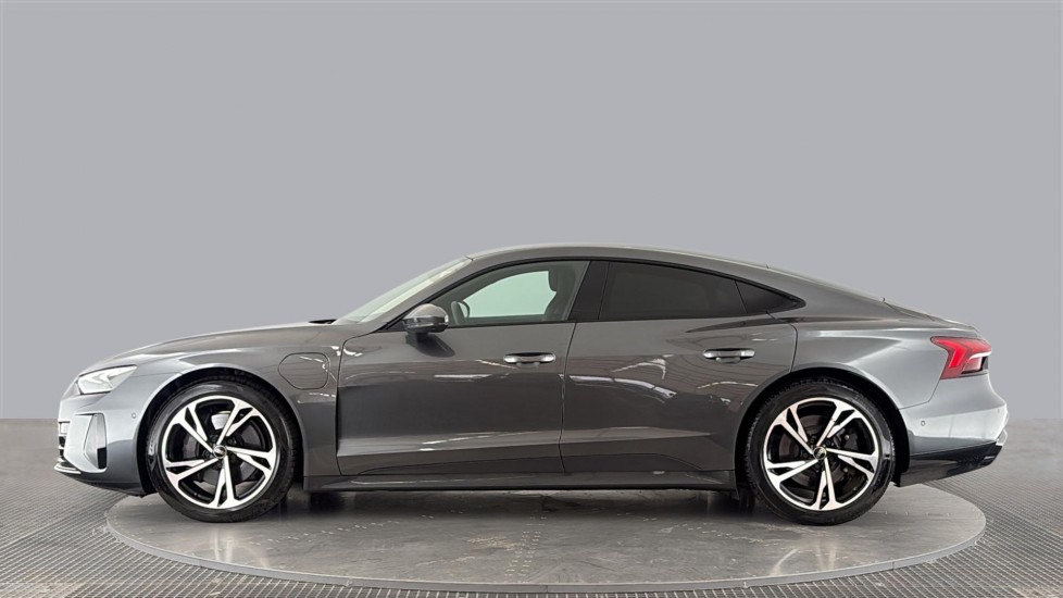 AUDI E-TRON GT Image 2