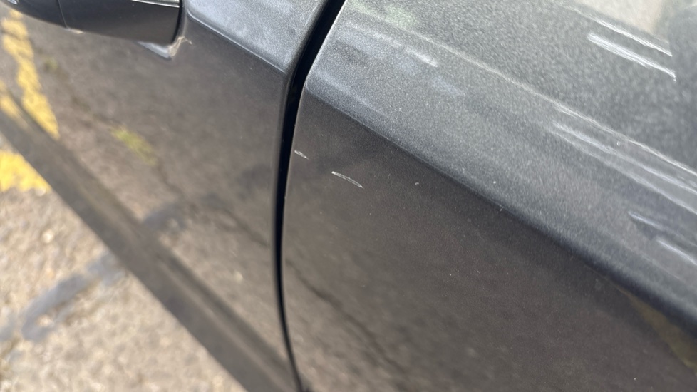 AUDI E-TRON GT scratches