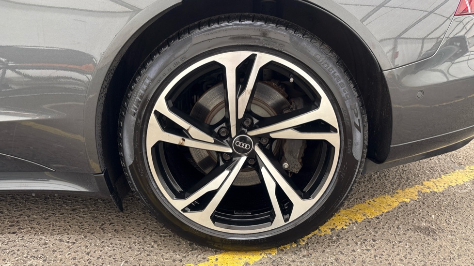 AUDI E-TRON GT Image 18