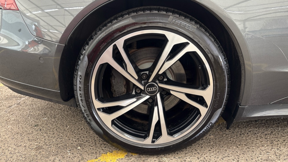 AUDI E-TRON GT Image 19