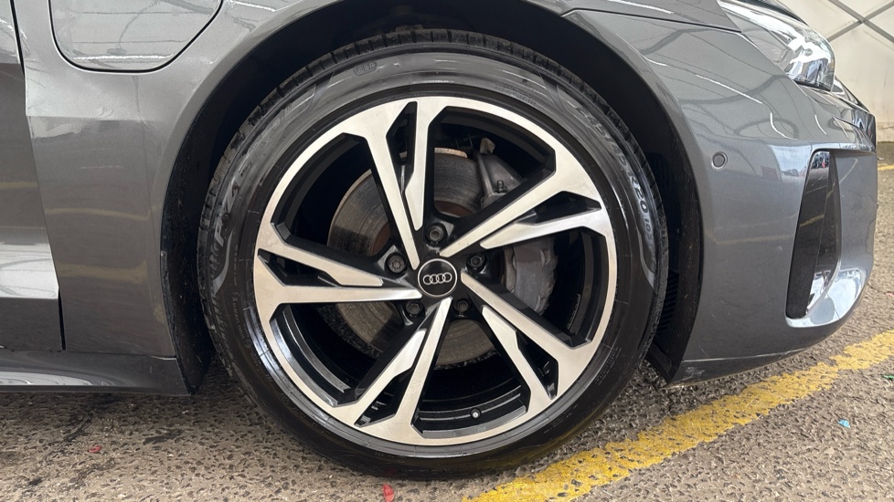 AUDI E-TRON GT Image 20