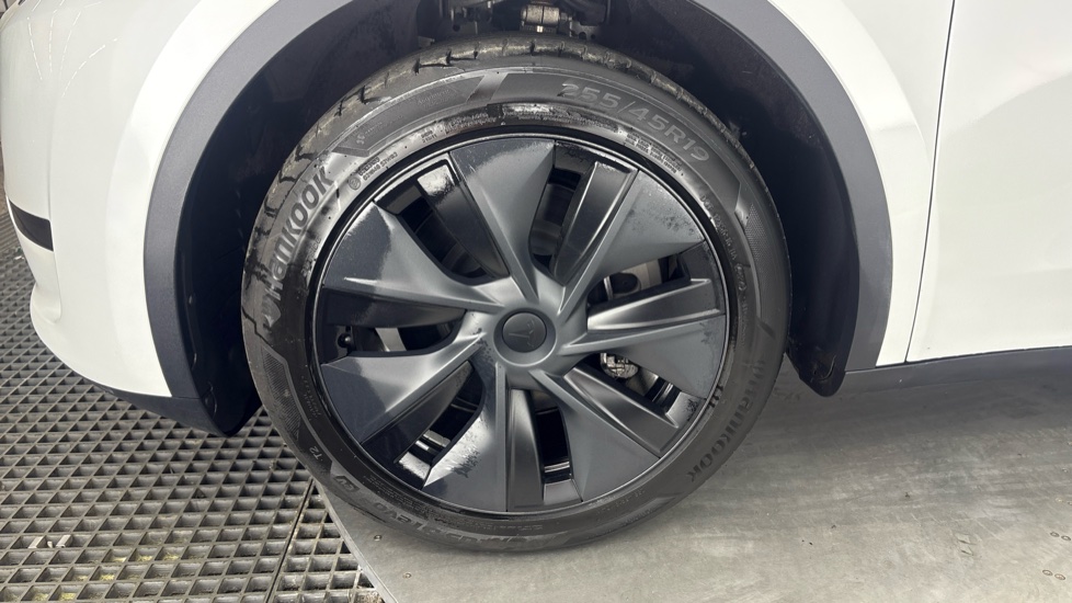 TESLA MODEL Y HATCHBACK Long Range RWD 5dr Auto