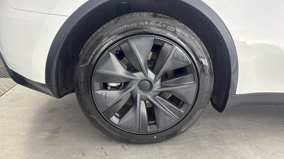 TESLA MODEL Y HATCHBACK Long Range RWD 5dr Auto