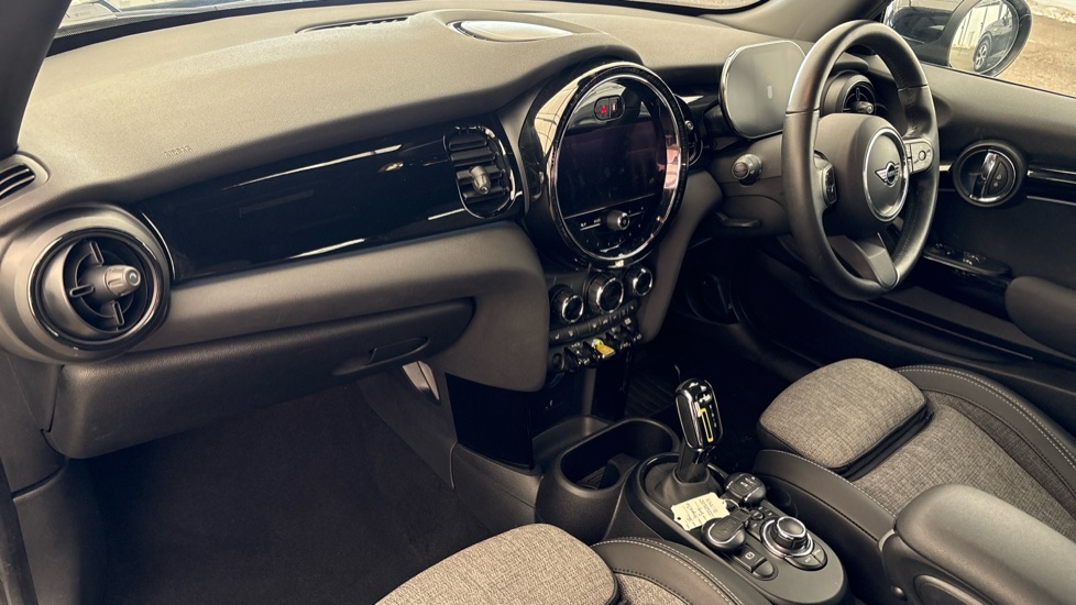 MINI HATCHBACK Image 10
