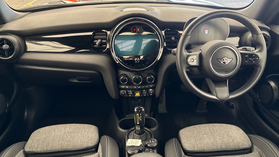 MINI HATCHBACK Image 11