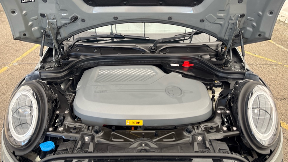 MINI HATCHBACK Image 16