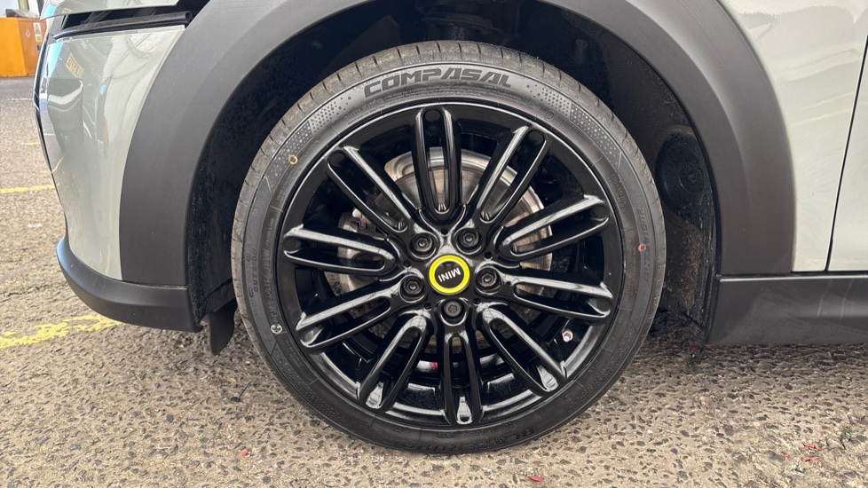 MINI HATCHBACK Image 17