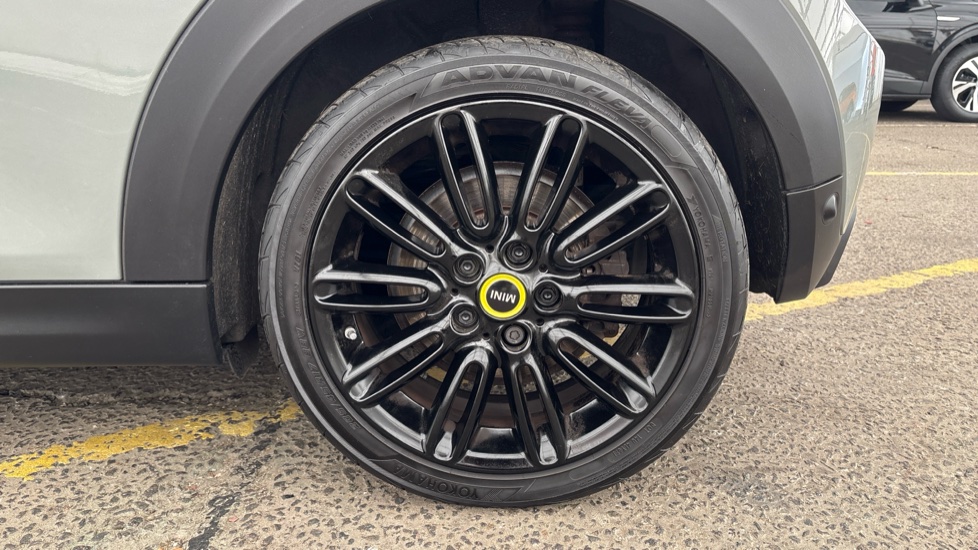 MINI HATCHBACK Image 18