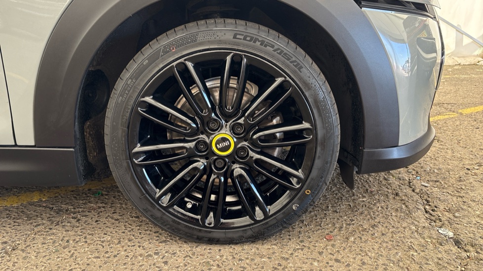 MINI HATCHBACK Image 20