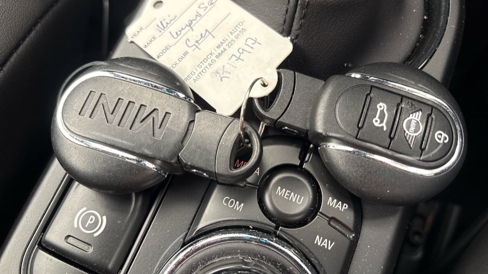 MINI HATCHBACK 2 keys