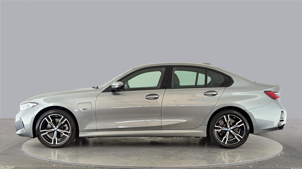 BMW 3 SERIES Image 2
