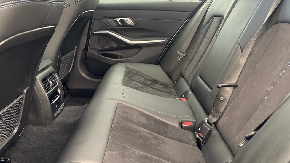 BMW 3 SERIES Image 14