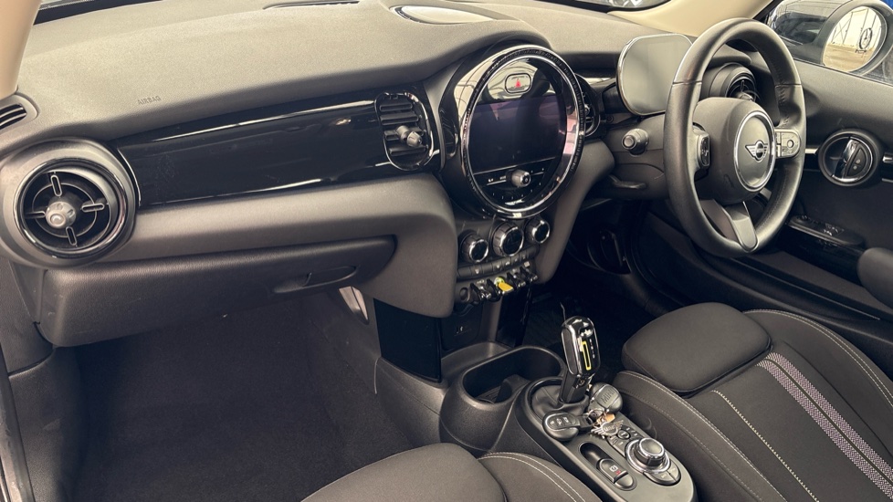MINI HATCHBACK ELECTRIC 135kW Cooper S Level 1 33kWh 3dr Auto