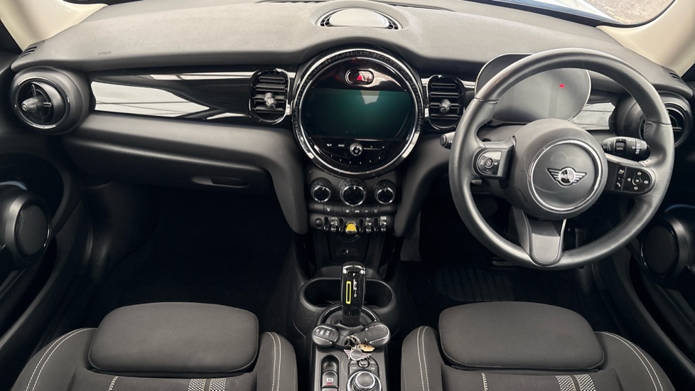 MINI HATCHBACK Image 11