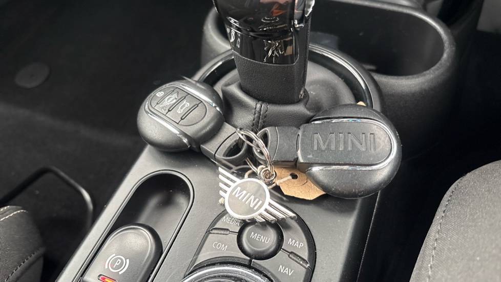MINI HATCHBACK ELECTRIC 135kW Cooper S Level 1 33kWh 3dr Auto