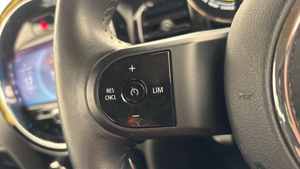 MINI HATCHBACK ELECTRIC 135kW Cooper S Level 1 33kWh 3dr Auto