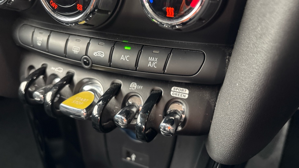 MINI HATCHBACK ELECTRIC 135kW Cooper S Level 1 33kWh 3dr Auto
