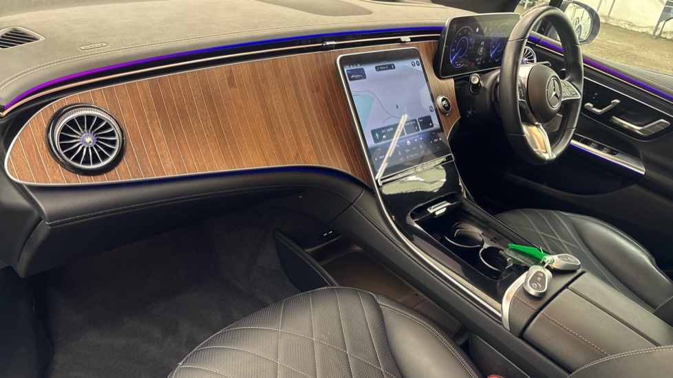 MERCEDES EQE Image 10