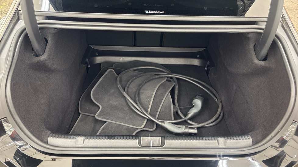 MERCEDES EQE Image 15