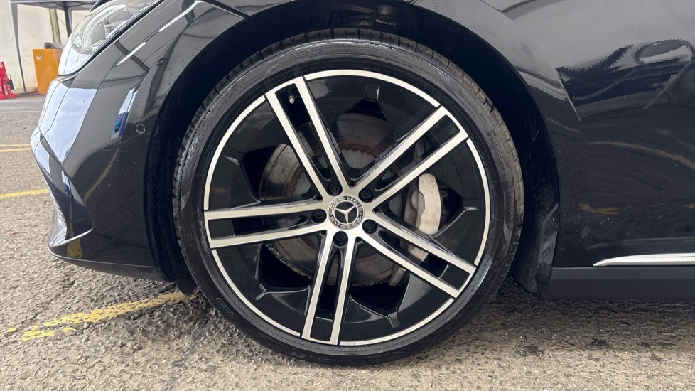 MERCEDES EQE Image 17