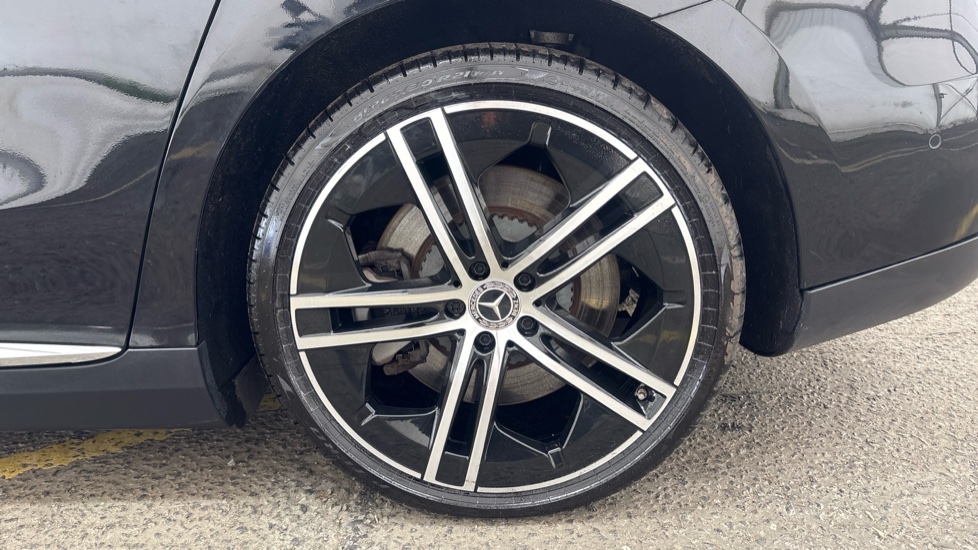 MERCEDES EQE Image 18