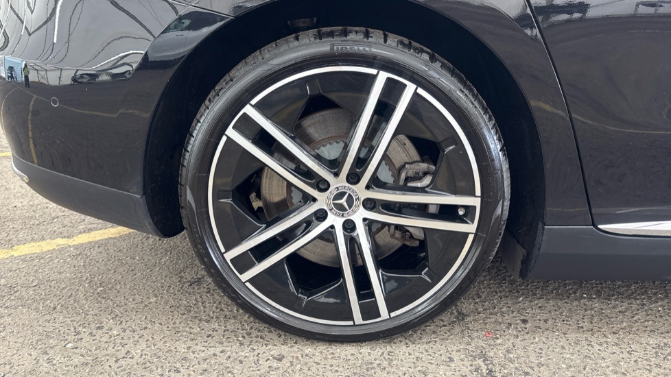 MERCEDES EQE Image 19