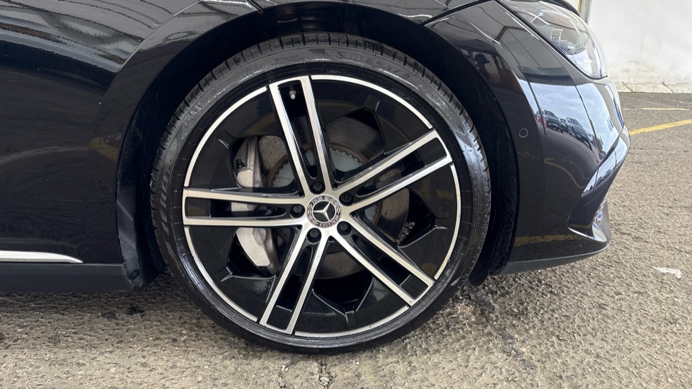 MERCEDES EQE Image 20